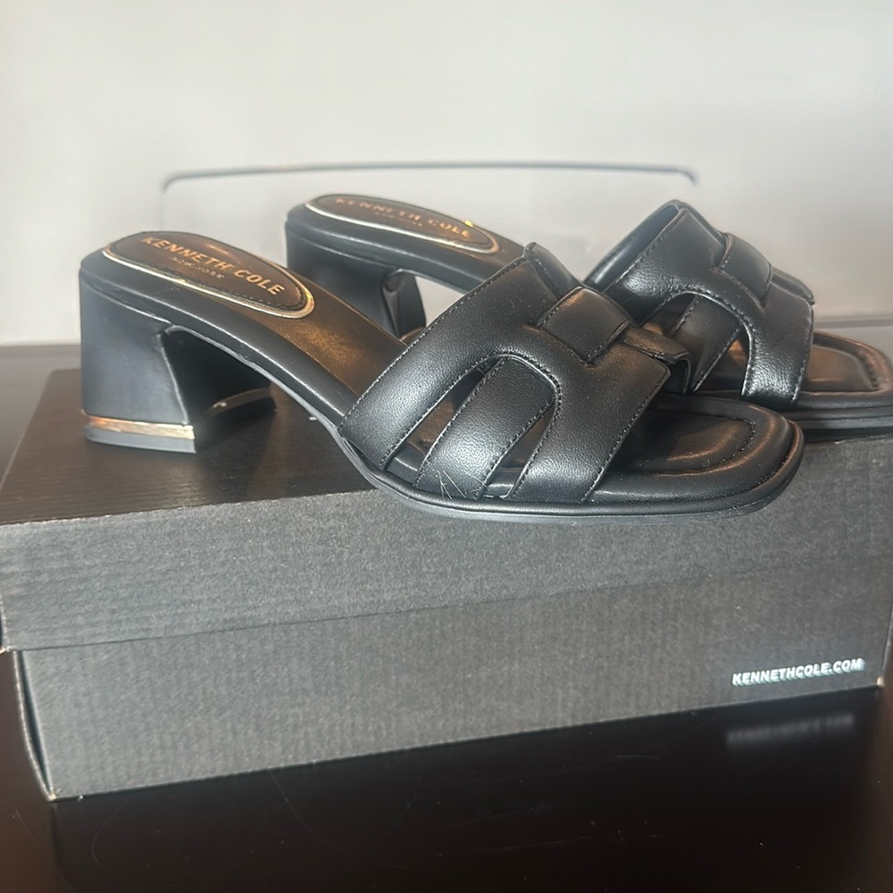 NEW Kenneth Cole New York Harper black leather sandal size 7